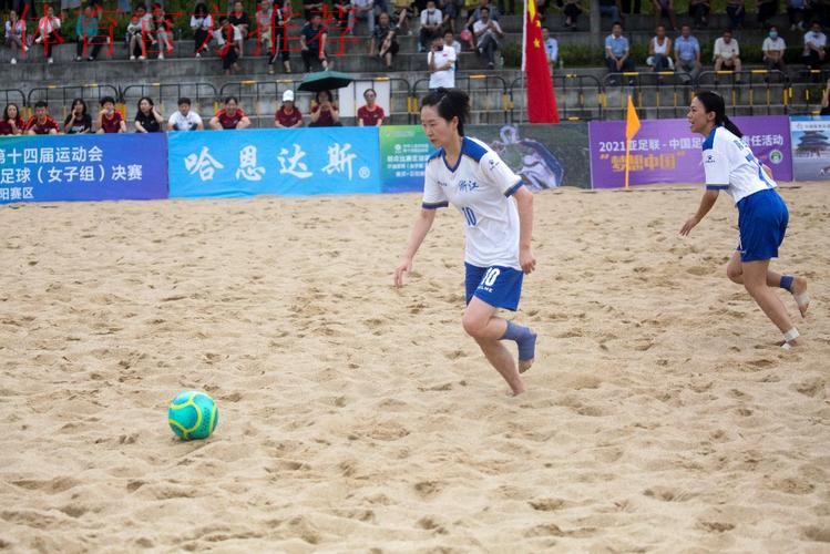 十四运群众比赛足球项目沙滩足球女子组展开角逐